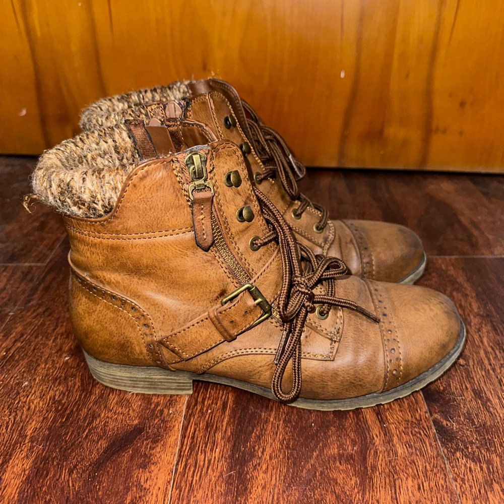 SO Hackberry Women’s Ankle Boots size 8W